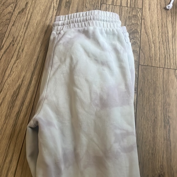 ARITZIA BOYFRIEND JOGGERS GREY TIE DYE - Picture 3 of 3